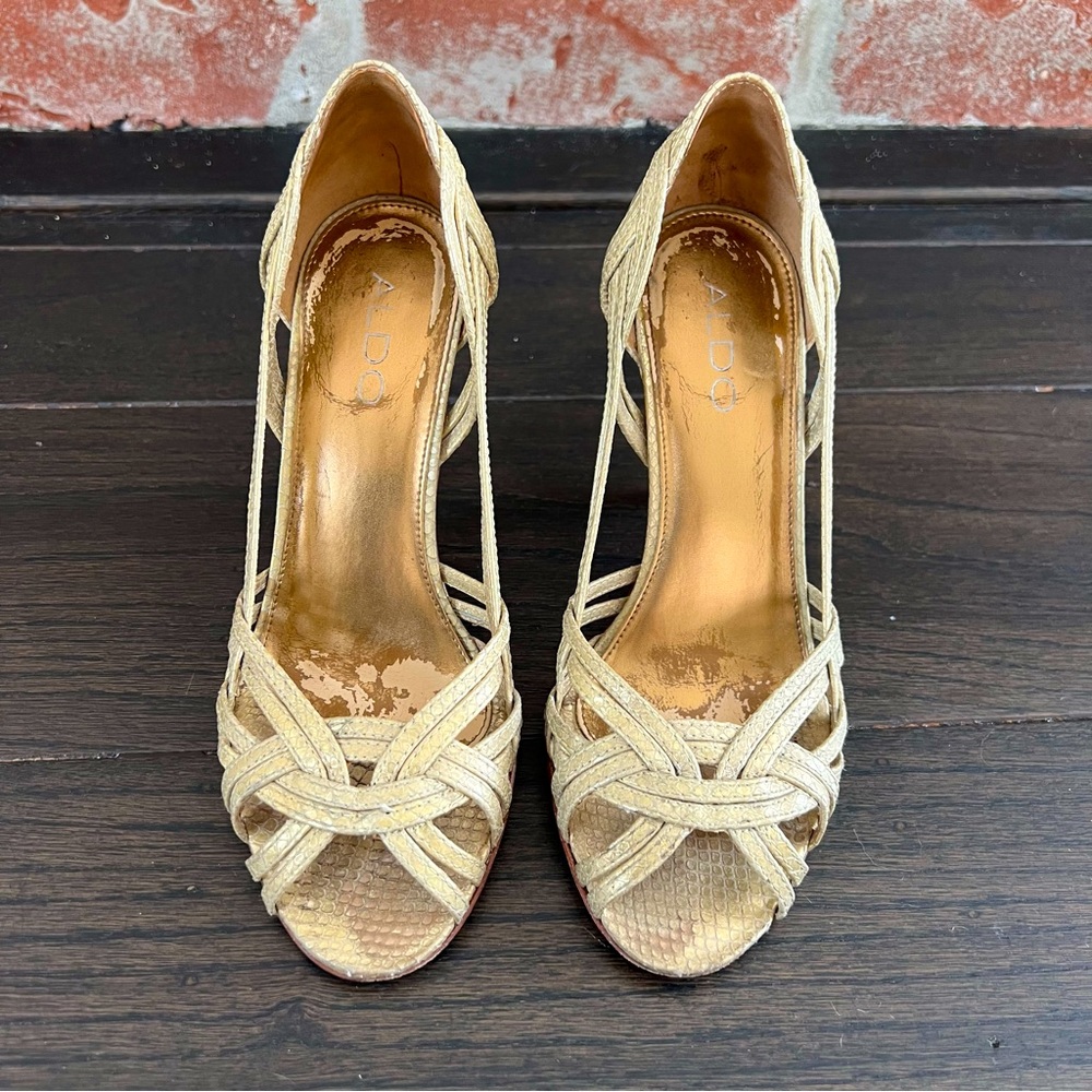 Aldo pale gold embossed alligator heels- size 6
